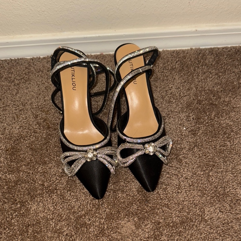 Amazon Black Kitten Heels with Elegant Straps